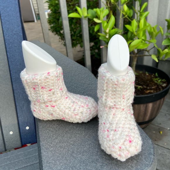 Newborn Crushed Raspberry Baby Booties - Picture 4 of 9